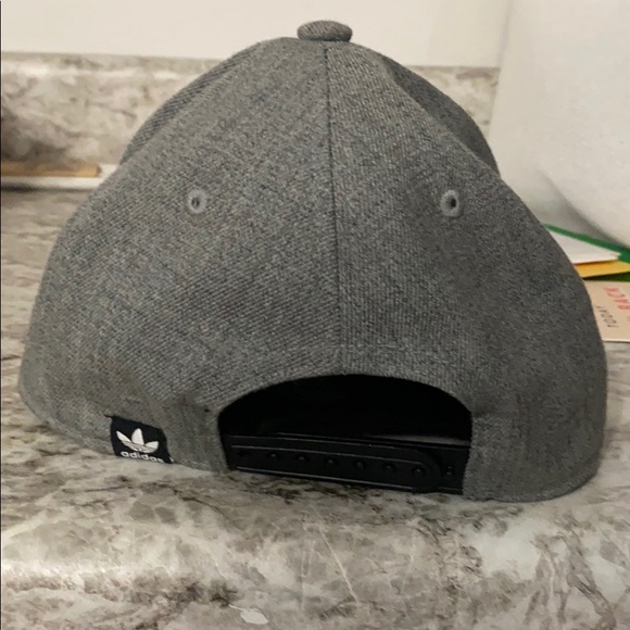 Adidas SnapBack - Picture 2 of 4